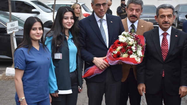 Sağlık Bakanı Kemal Memişoğlu, Şırnak Valiliğini ziyaret etti: