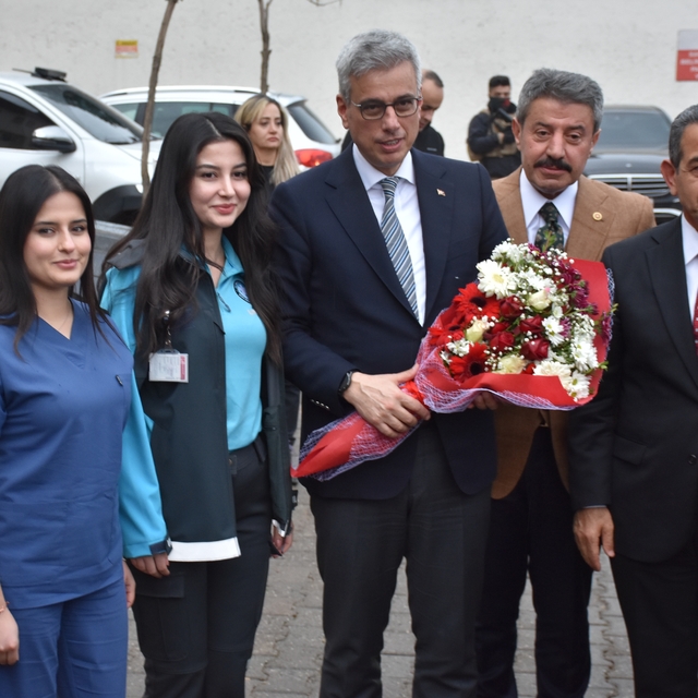 Sağlık Bakanı Kemal Memişoğlu, Şırnak Valiliğini ziyaret etti: