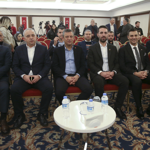 CHP Genel Başkanı Özel, Manisa'da gazetecilerle buluştu: