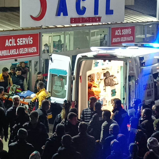 Adana'da düğünde havaya ateş açılması sonucu mermi isabet eden çocuk yarala...