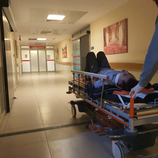 Bursa'da tarlaya uçan otomobildeki 3 kişi yaralandı