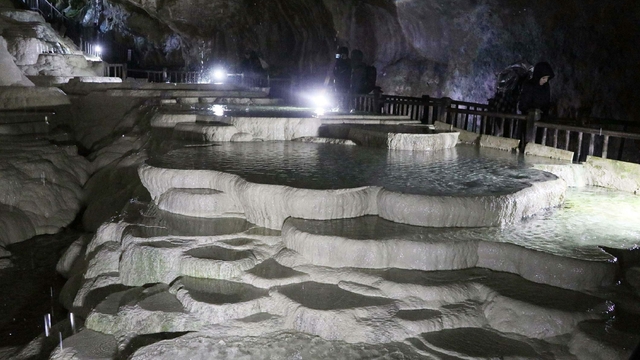 Yer altındaki gizli 'Pamukkale'; Kaklık Mağarası