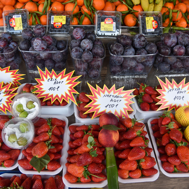 Canı çekene, 'adet' satılıyor; nektarin, şeftali 150, erik 100 lira