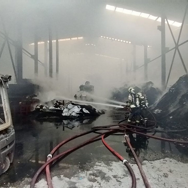 Kocaeli'de kömür fabrikasında çıkan yangın kontrol altına alındı