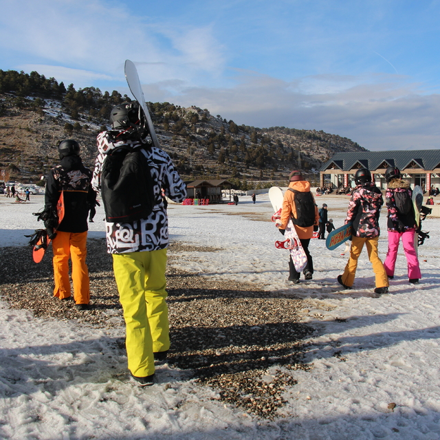 Davraz Kayak Merkezi iki haftada 100 bin kişiyi ağırladı