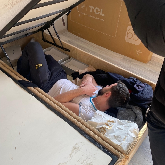 Amasya'da firari hükümlü bazanın altında yakalandı