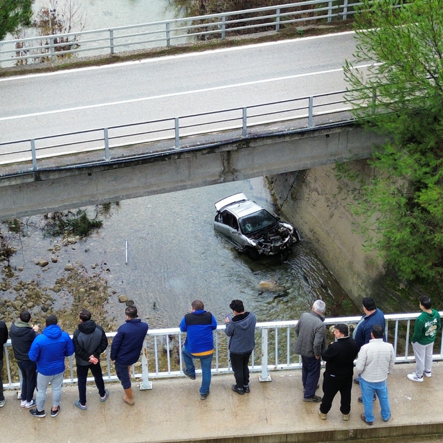 Antalya'da köprüden düşen otomobilin sürücüsü öldü
