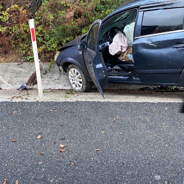 Düzce'de su kanalına çarpan otomobildeki 3 kişi yaralandı
