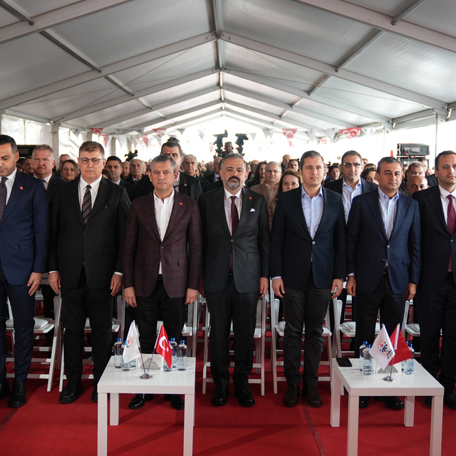 CHP Genel Başkanı Özel, İzmir'de açılışa katıldı