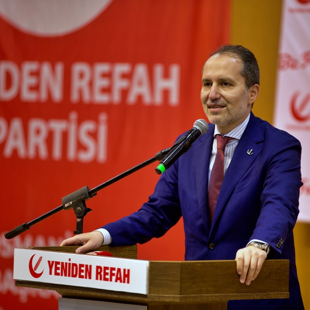 Yeniden Refah Partisi Genel Başkanı Erbakan, partisinin Osmaniye il kongres...