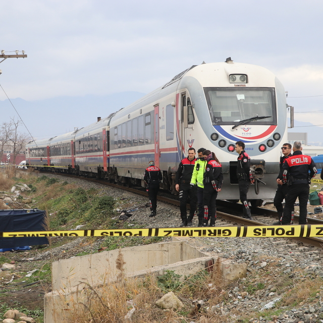 Denizli'de trenin çarptığı kişi öldü