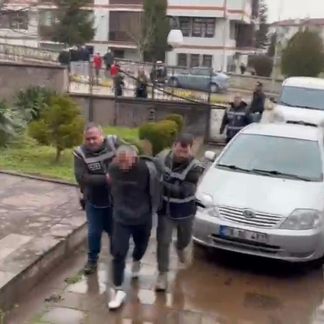 Karabük'te kuyumcu soyguncuları adliyeye sevk edildi
