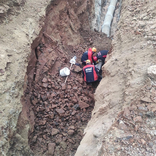 Elazığ'da göçük altında kalan işçi hayatını kaybetti