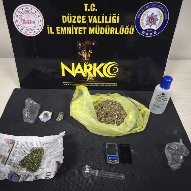 Düzce'de uyuşturucu operasyonunda yakalanan 2 zanlı tutuklandı