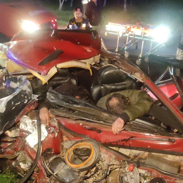 Bursa'da mandalina yüklü TIR ile otomobil çarpıştı: 1 ölü, 3 yaralı