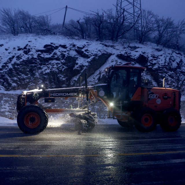 Trakya'da yüksek kesimlerde kar yağışı etkili oluyor