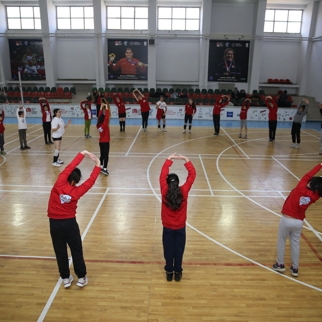 Diyarbakır'da 4 yılda yaklaşık 1500 dezavantajlı kız öğrenci spora kazandır...