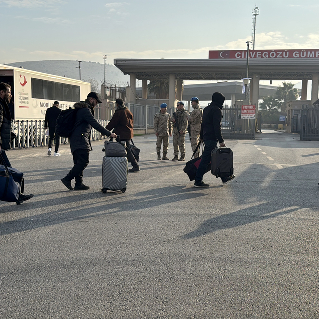 Suriyelilerin Hatay'daki sınır kapılarından ülkelerine dönüşü sürüyor
