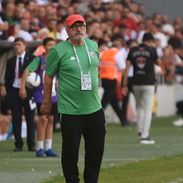 Karşıyaka'da Akçay gitti