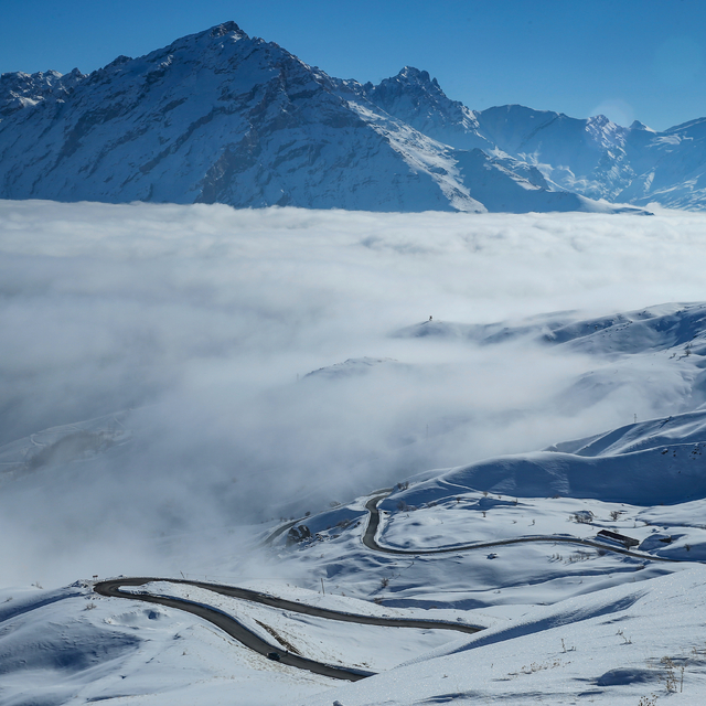Hakkari'de oluşan sis bulutu havadan görüntülendi
