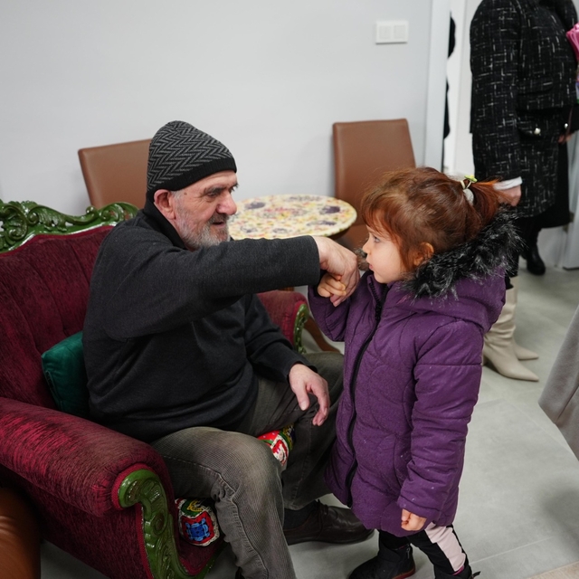 Düzce'de minik öğrencilerden alzaymır hastalarına ziyaret