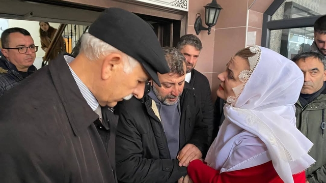 Çaya uçan otomobilde ölen Ali Kaan son yolculuğuna uğurlandı (3)