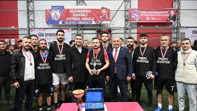 Kadirli'de kurumlar arası futbol turnuvası sona erdi