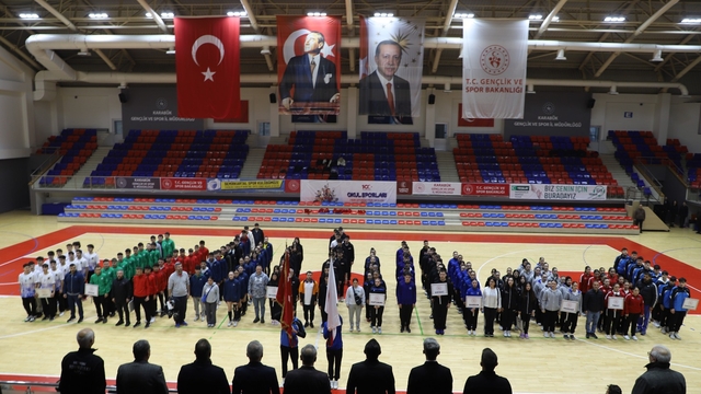 Karabük'te Okul Sporları Gençler Kız-Erkek Hentbol Yarı Final Müsabakaları başladı