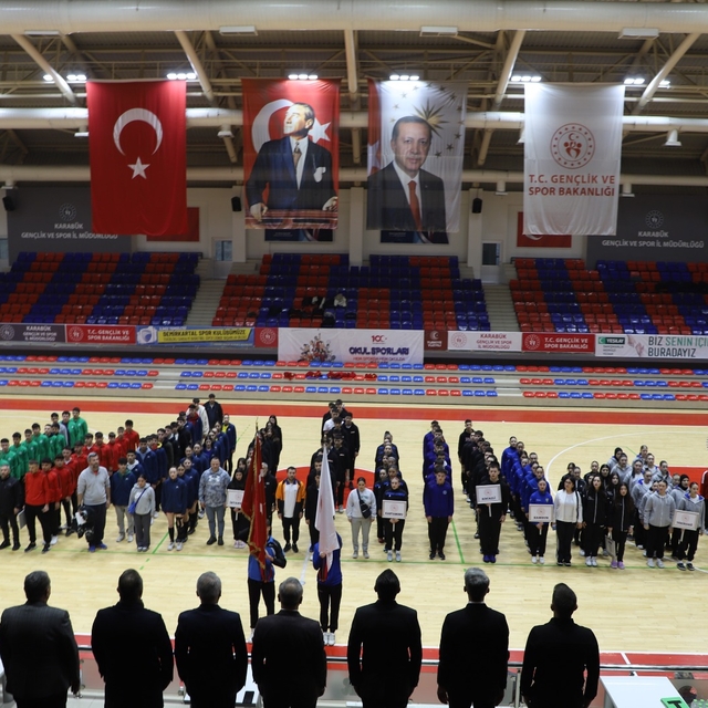 Karabük'te Okul Sporları Gençler Kız-Erkek Hentbol Yarı Final Müsabakaları...