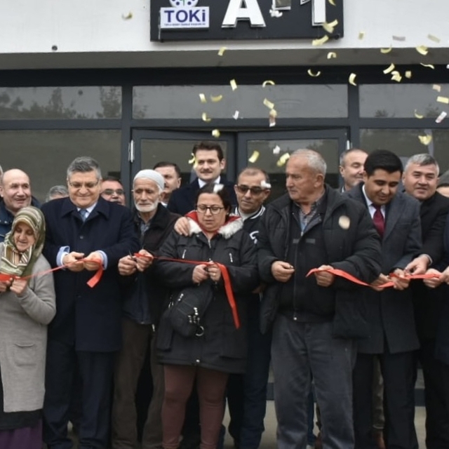 Sinop'ta yapımı tamamlanan TOKİ konutlarının hak sahiplerine teslimine başl...