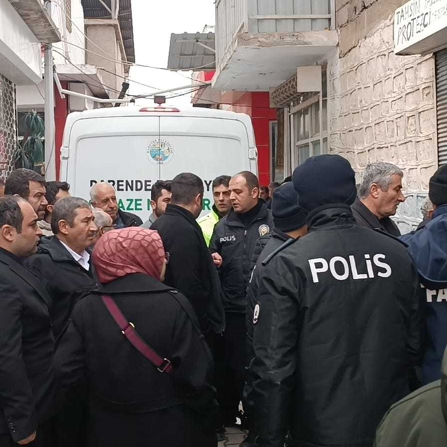 Atkısını hamur yoğurma makinesine kaptıran iş yeri sahibi boğuldu