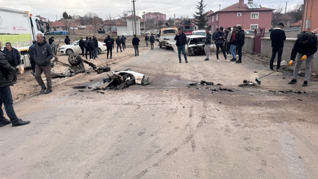 Kırşehir'de devrilen otomobilin sürücüsü ağır yaralandı