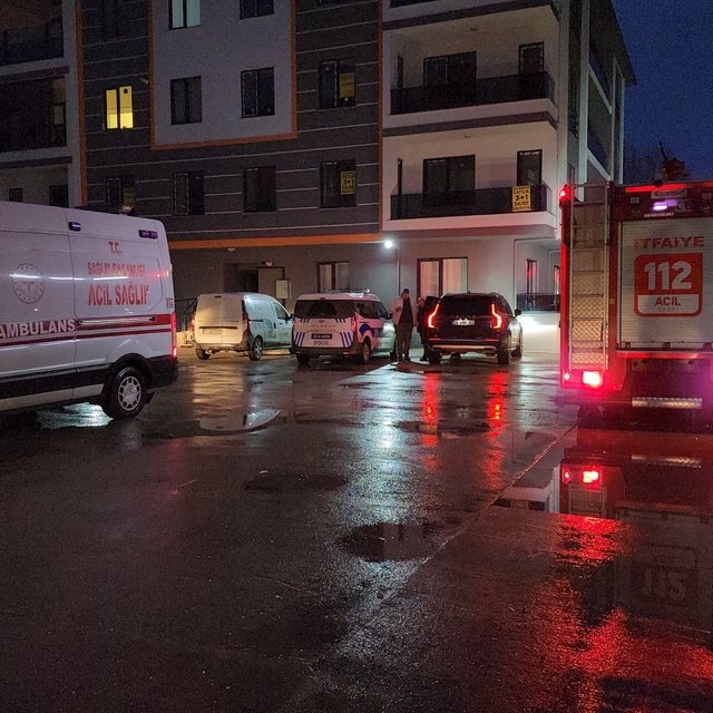 Montaj yaptıkları asansörle boşluğa düşen 3 işçi yaralandı