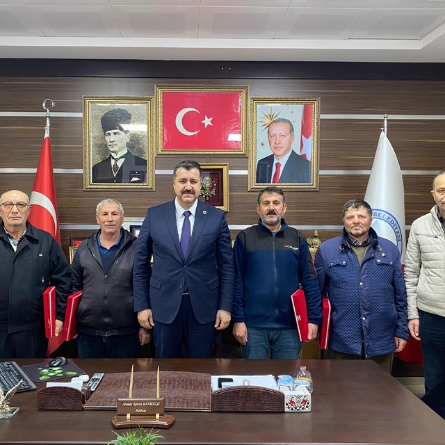 Suşehri Belediyesinde emekli olan işçilere teşekkür plaketi verildi