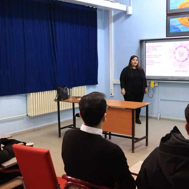 Edirne'de velilere "Türkiye Yüzyılı Maarif Modeli" eğitimi veriliyor