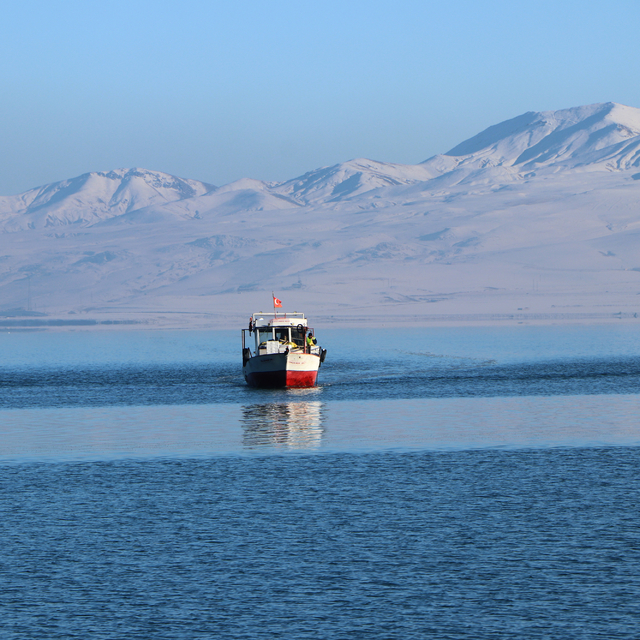 Bir zamanlar balığın olmadığı Erçek Gölü, şimdi balıkçıların geçim kaynağı