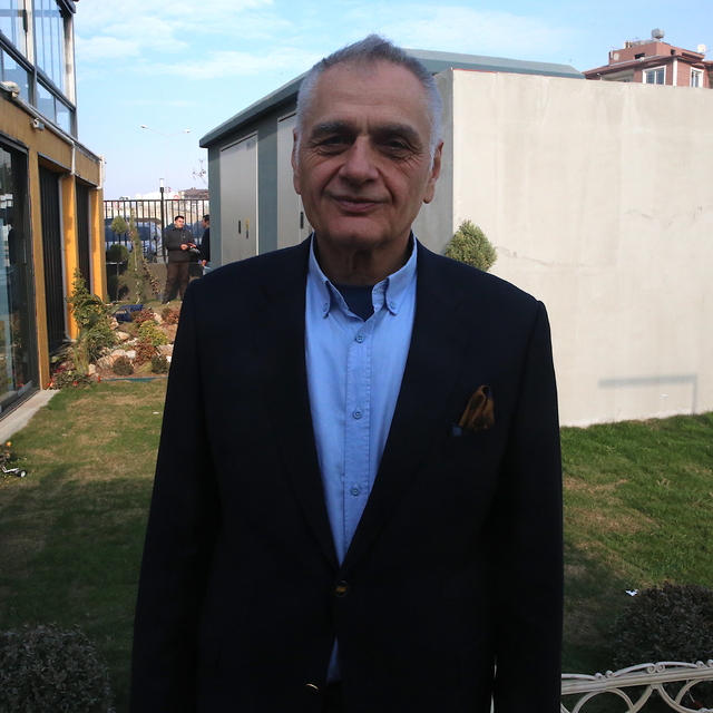 FIFA'nın transfer yasağı getirdiği Hatayspor'da teknik direktör arayışı hız...