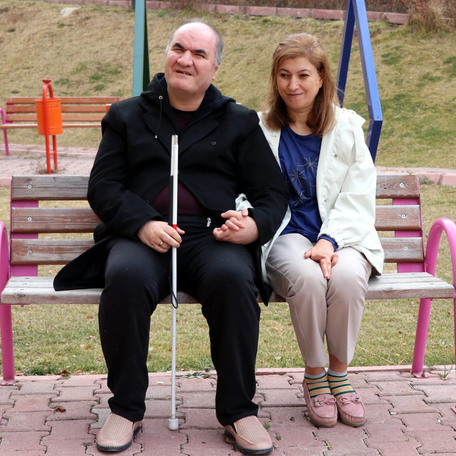 Birbirinin sesinden etkilenen görme engelli çift, 1,5 yıl sonra evlendi