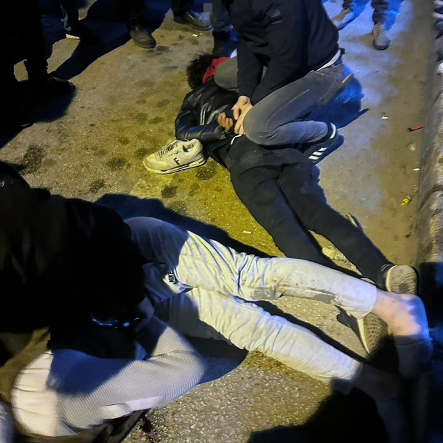 Polisi görünce uyuşturucu poşetini attı; 'İçinde fıstık olduğunu zannettim'...