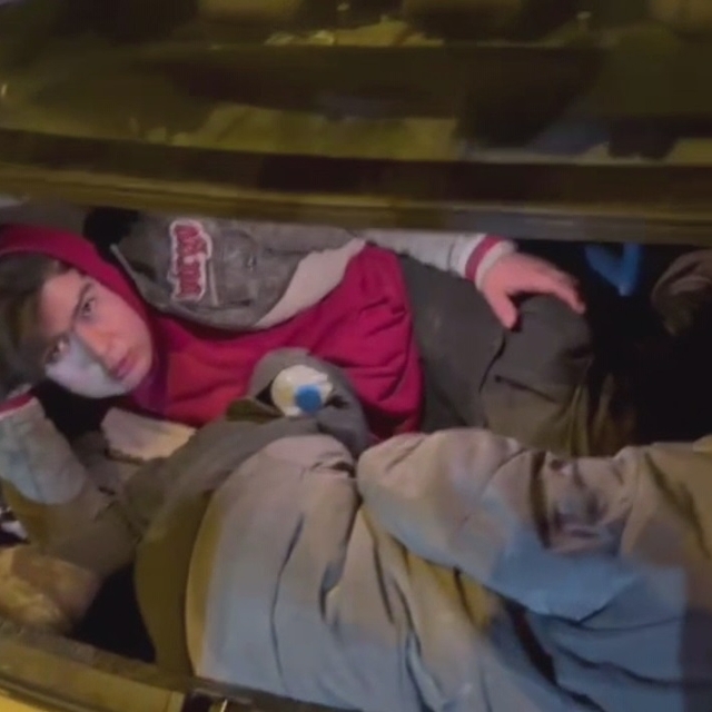 Amasya'da yol kontrolünde otomobilde 2'si bagajda 5 düzensiz göçmen yakalan...