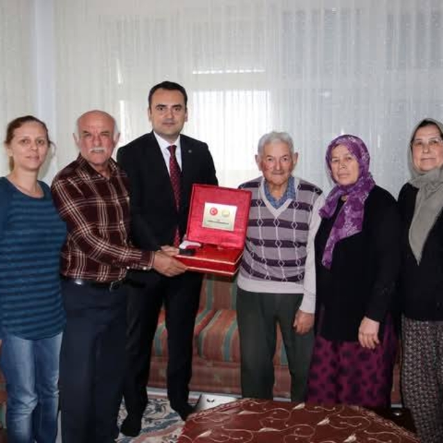 Finike Kaymakamı Çelik, şehit yakınları ve gazileri ziyaret etti