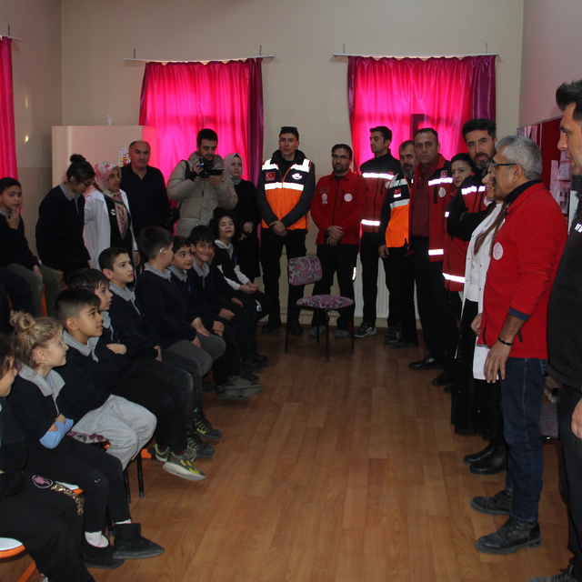 Kayseri'de işitme engelli öğrencilere yönelik afet farkındalık eğitimi düze...