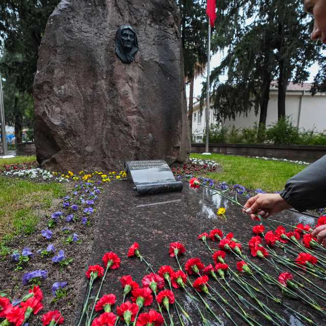Zübeyde Hanım vefatının 102. yılında İzmir'de mezarı başında anıldı