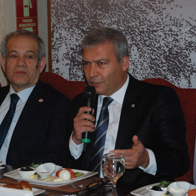 Anadolu Üniversitesi Rektörü Adıgüzel gazetecilerle bir araya geldi