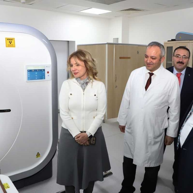 Erzurum'da üniversite hastanesine kazandırılan yeni tomografi cihazıyla aci...