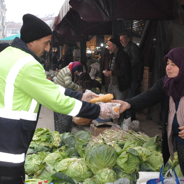 Boyabat'ta pazar esnafına çorba ikram edildi