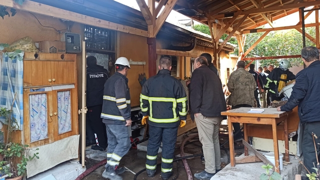 Osmaniye'de müstakil evde çıkan yangında 1 kişi dumandan etkilendi