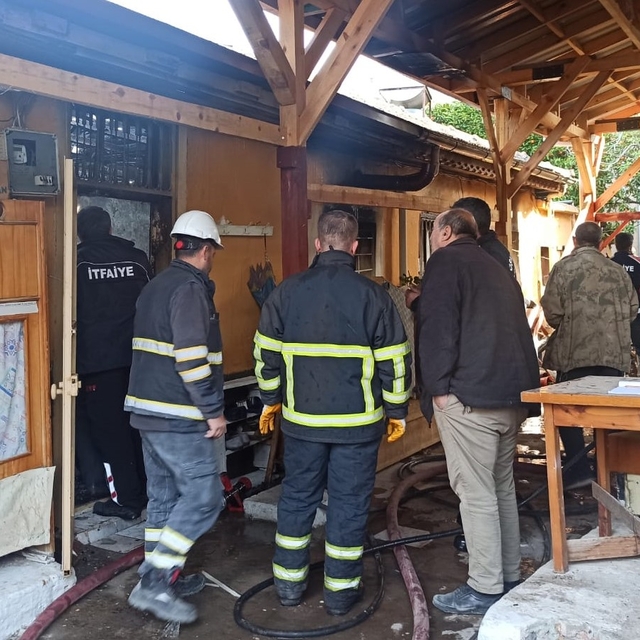 Osmaniye'de müstakil evde çıkan yangında 1 kişi dumandan etkilendi