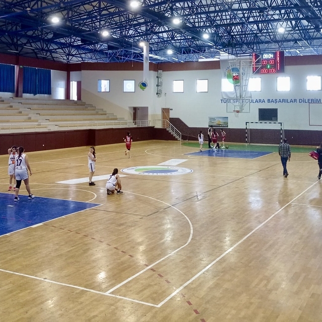 Kırşehir'de basketbol gençler grup müsabakaları başladı