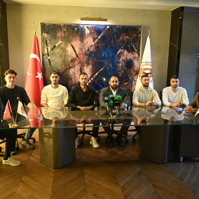 Adanaspor, 4 futbolcuyla sözleşme imzaladı